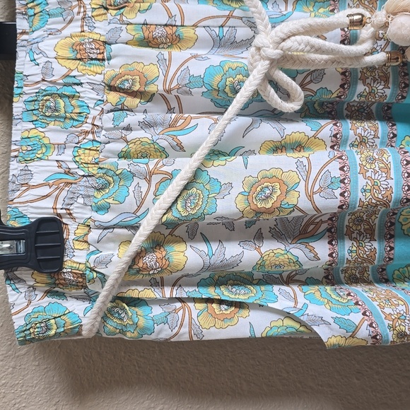 NWT Aratta Forever Lilies Shorts. Medium. High Rise - Picture 5 of 10